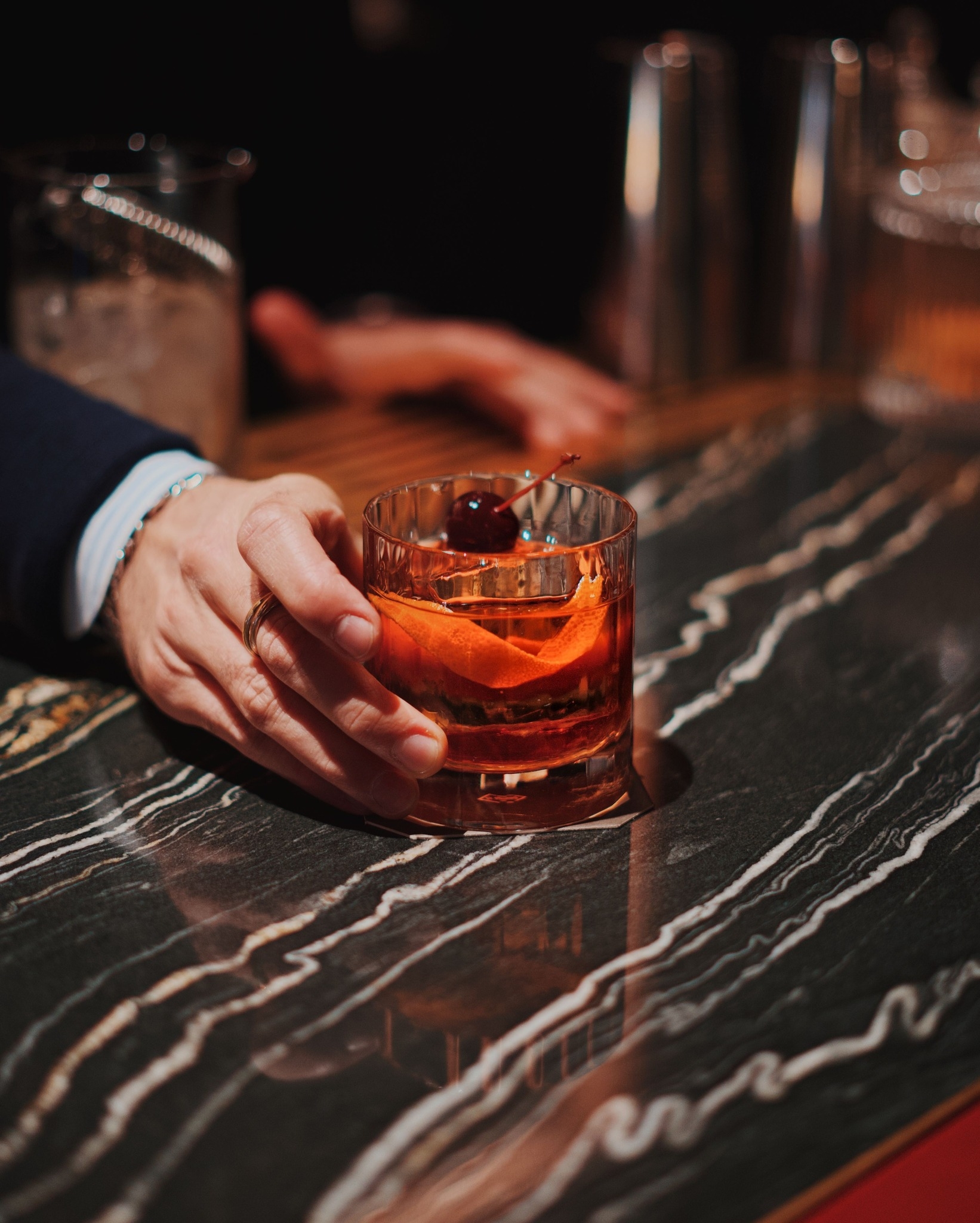 Margritte_bar.jpg