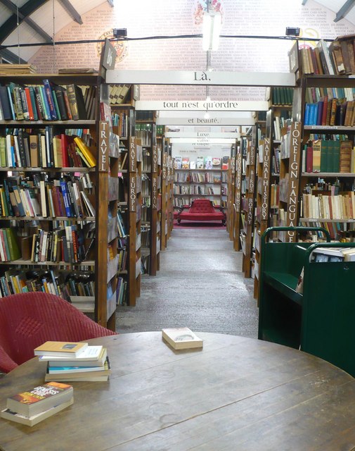 One_of_the_aisles_in_Barter_Books_Alnwick_-_geograph.org.uk_-_1320525.jpg