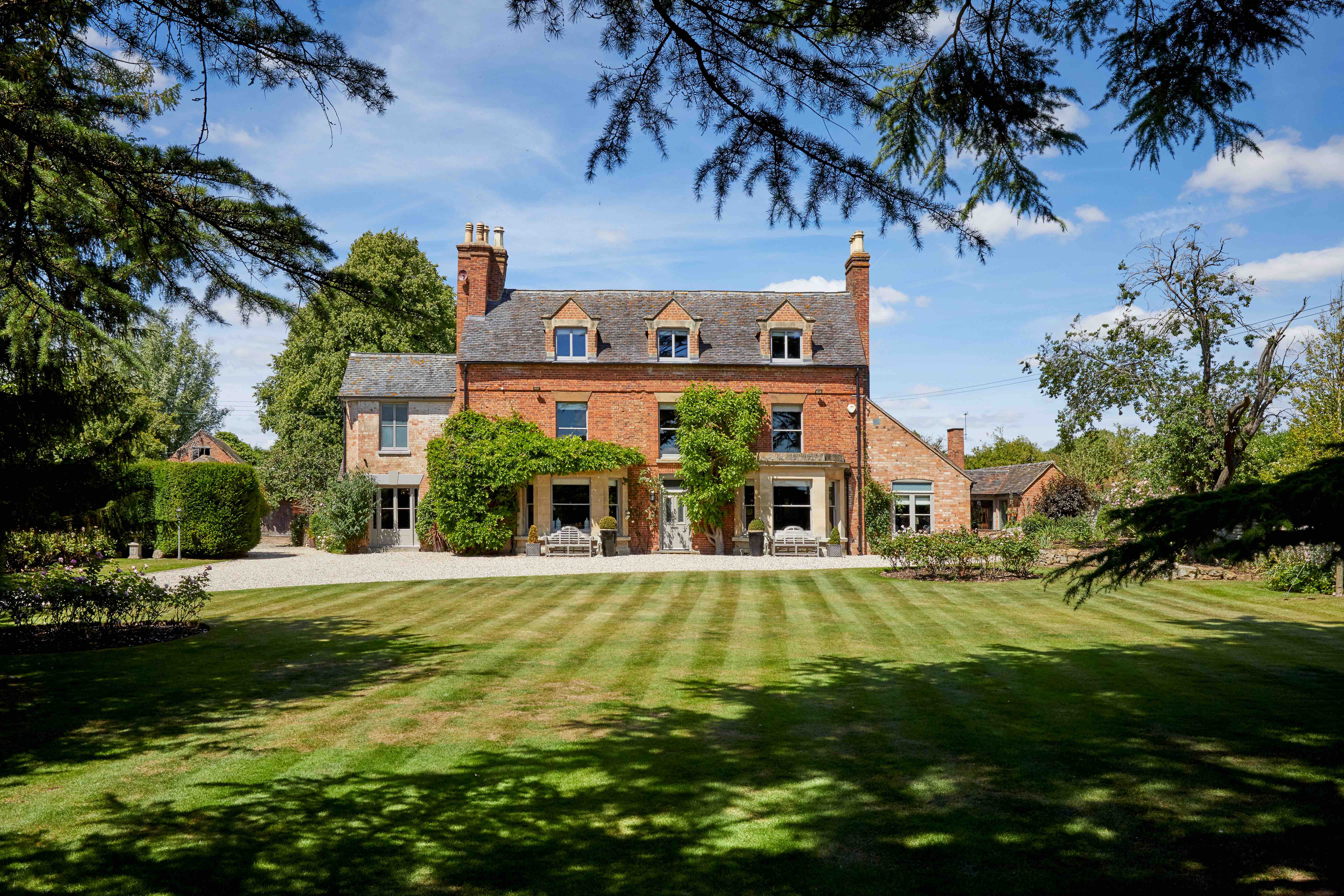 Luddington_Manor.jpg